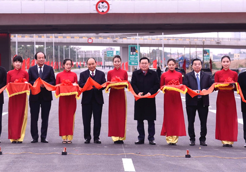 Thiết thực chào mừng Đại hội đại biểu toàn quốc lần thứ XIII của Đảng, sáng 9-1, UBND thành phố Hà Nội đã long trọng tổ chức Lễ khánh thành và gắn biển công trình xây dựng hoàn chỉnh theo quy hoạch nút giao đường Vành đai 3 với đường ô tô cao tốc Hà Nội - Hải Phòng.