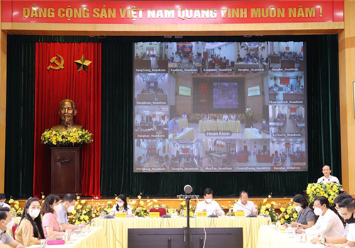 Sáng 30-9, Phó Bí thư Thành ủy, Chủ tịch HĐND thành phố Hà Nội Nguyễn Ngọc Tuấn cùng Tổ đại biểu số 2 đã tiếp xúc với cử tri quận Hoàn Kiếm để báo cáo kết quả kỳ họp thứ hai HĐND Thành phố. Buổi tiếp xúc cử tri được thực hiện bằng hình thức trực tuyến từ trụ sở HĐND - UBND Quận tới 18 phường trực thuộc.