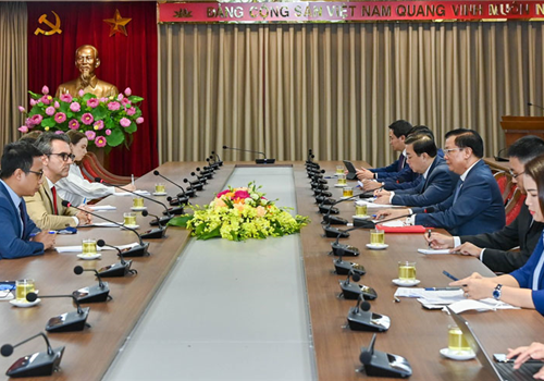 Chiều 14-10, Ủy viên Bộ Chính trị, Bí thư Thành ủy Hà Nội Đinh Tiến Dũng đã tiếp Đại sứ Liên minh châu Âu (EU) tại Việt Nam Giorgio Aliberti.