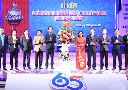 Nhân kỷ niệm 65 năm Ngày truyền thống Hội Liên hiệp thanh niên Việt Nam (15/10/1956 - 15/10/2021), sáng 15-10, Hội Liên hiệp thanh niên Việt Nam thành phố Hà Nội tổ chức Chương trình kỷ niệm 65 năm ngày truyền thống Hội Liên hiệp thanh niên Việt Nam; tuyên dương thanh niên sống đẹp và trao Giải thưởng 15-10.