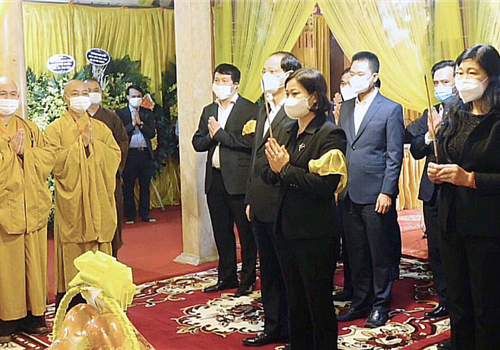 Chiều 22-10, Đoàn đại biểu Thành ủy, HĐND, UBND, Ủy ban Mặt trận Tổ quốc Việt Nam thành phố Hà Nội do Ủy viên Trung ương Đảng, Phó Bí thư Thường trực Thành ủy Nguyễn Thị Tuyến làm Trưởng đoàn đã tới Tổ đình Viên Minh (chùa Ráng), xã Quang Lãng, huyện Phú Xuyên (Hà Nội), viếng Đại lão Hòa thượng Thích Phổ Tuệ, Đức Pháp chủ Hội đồng Chứng minh Giáo hội Phật giáo Việt Nam.