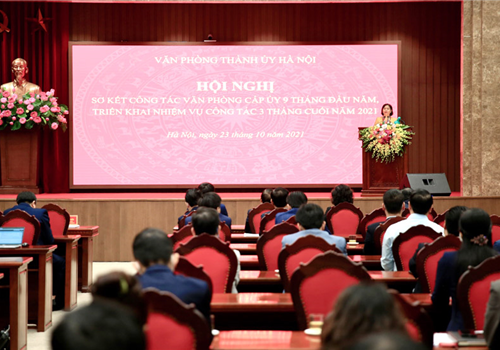 Sáng 23-10, Văn phòng Thành ủy Hà Nội đã tổ chức Hội nghị sơ kết công tác Văn phòng cấp ủy 9 tháng, triển khai nhiệm vụ 3 tháng cuối năm 2021 và các nhiệm vụ trọng tâm đến Tết Nguyên đán Nhâm Dần 2022. Ủy viên Trung ương Đảng, Phó Bí thư Thường trực Thành ủy Nguyễn Thị Tuyến dự và chỉ đạo Hội nghị.