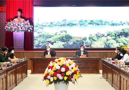 Chiều 29-10, tại trụ sở Thành ủy Hà Nội, Ủy viên Bộ Chính trị, Bí thư Thành ủy, Trưởng đoàn đại biểu Quốc hội thành phố Hà Nội Đinh Tiến Dũng chủ trì tiếp đoàn công tác thành phố Hồ Chí Minh do Ủy viên Bộ Chính trị, Bí thư Thành ủy thành phố Hồ Chí Minh Nguyễn Văn Nên dẫn đầu thăm và làm việc với thành phố Hà Nội.