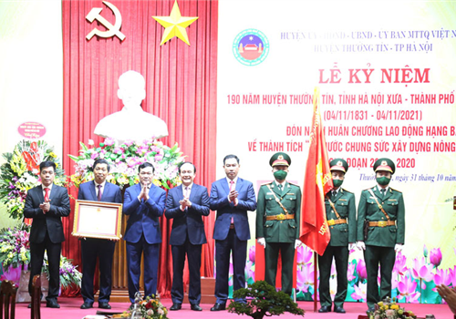 Sáng 31-10, Huyện ủy - HĐND - UBND - Ủy ban Mặt trận Tổ quốc Việt Nam huyện Thường Tín tổ chức lễ kỷ niệm 190 năm huyện Thường Tín, tỉnh Hà Nội xưa – thành phố Hà Nội ngày nay (4/11/1831-4/11/2021) và đón nhận Huân chương Lao động hạng Ba về thành tích “Cả nước chung sức xây dựng nông thôn mới” giai đoạn 2016-2020.