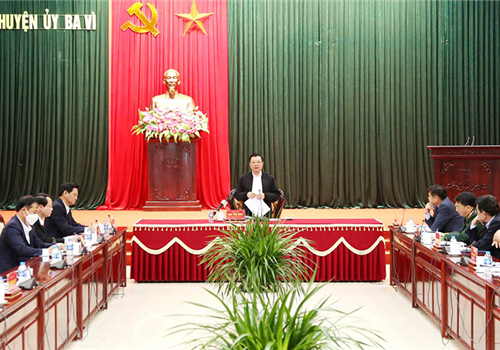 Sáng 16-11, đồng chí Đinh Tiến Dũng, Ủy viên Bộ Chính trị, Bí thư Thành ủy, Trưởng đoàn đại biểu Quốc hội thành phố Hà Nội đã làm việc với Ban Thường vụ Huyện ủy Ba Vì về tình hình, kết quả thực hiện nhiệm vụ xây dựng Đảng, phát triển kinh tế - xã hội và công tác phòng, chống dịch Covid-19 trên địa bàn huyện từ đầu năm đến nay; nhiệm vụ trọng tâm cuối năm 2021 và thời gian tới.