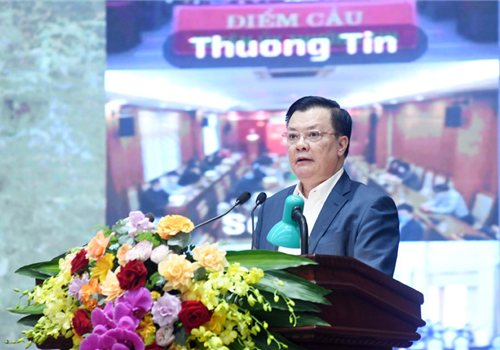 Chiều 18-11, Hội nghị trực tiếp kết hợp trực tuyến toàn thành phố quán triệt, triển khai một số văn bản mới ban hành của Trung ương và Thành ủy Hà Nội về công tác xây dựng Đảng do Ban Thường vụ Thành ủy Hà Nội tổ chức tiếp tục làm việc.
