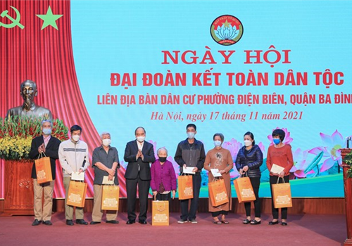 Nhân kỷ niệm 91 năm Ngày truyền thống MTTQ Việt Nam (18/11/1930-18/11/2021), tối 17-11, Chủ tịch nước Nguyễn Xuân Phúc đến dự Ngày hội Đại đoàn kết toàn dân tộc với Nhân dân liên địa bàn dân cư phường Điện Biên (quận Ba Đình, Hà Nội). Lãnh đạo thành phố Hà Nội có các đồng chí Ủy viên Trung ương Đảng: Phó Bí thư Thường trực Thành ủy Nguyễn Thị Tuyến, Phó Bí thư Thành ủy, Chủ tịch UBND Thành phố Chu Ngọc Anh; các Ủy viên Ban Thường vụ Thành ủy: Chủ tịch Ủy ban MTTQ Việt Nam Thành phố Nguyễn Lan Hương, Trung tướng - Giám đốc Công an Thành phố Nguyễn Hải Trung.
