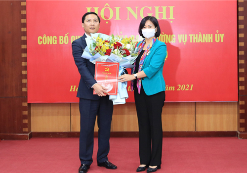 Chiều 4-11, tại Sở Thông tin và Truyền thông Hà Nội và Huyện ủy Mê Linh, Ủy viên Trung ương Đảng, Phó Bí thư Thường trực Thành ủy Hà Nội Nguyễn Thị Tuyến đã chủ trì công bố và trao Quyết định của Ban Thường vụ Thành ủy về công tác cán bộ. Cùng dự có Ủy viên Ban Thường vụ Thành ủy, Giám đốc Công an thành phố Hà Nội - Trung tướng Nguyễn Hải Trung.