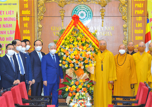 Sáng 5-11, nhân kỷ niệm 40 năm thành lập Giáo hội Phật giáo Việt Nam, thay mặt lãnh đạo Đảng, Nhà nước, Mặt trận Tổ quốc Việt Nam, Bí thư Trung ương Đảng, Chủ tịch Ủy ban Trung ương Mặt trận Tổ quốc Việt Nam Đỗ Văn Chiến đã đến trụ sở Trung ương Giáo hội Phật giáo Việt Nam (73 Quán Sứ, Hà Nội) thăm, chúc mừng Giáo hội Phật giáo Việt Nam.