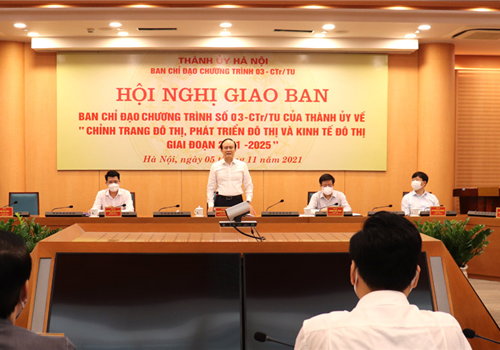 Sáng 5-11, Phó Bí thư Thành ủy, Chủ tịch HĐND thành phố Hà Nội Nguyễn Ngọc Tuấn, Trưởng ban Chỉ đạo Chương trình số 03-CTr/TU của Thành ủy (khóa XVII) về “Chỉnh trang đô thị, phát triển đô thị và kinh tế đô thị giai đoạn 2021-2025” (Chương trình số 03-CTr/TU) chủ trì giao ban kết quả 10 tháng năm 2021 và phương hướng, nhiệm vụ 2 tháng cuối năm 2021 của Ban Chỉ đạo.