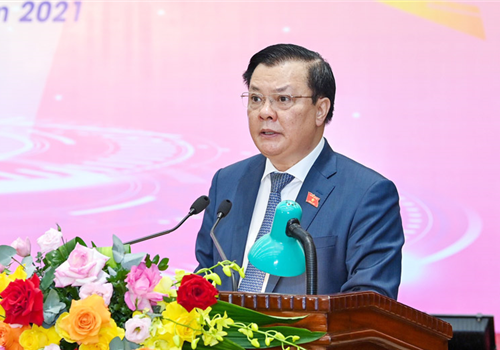 Phát biểu khai mạc Hội nghị “Đối thoại tháo gỡ khó khăn đối với các doanh nghiệp trên địa bàn thành phố Hà Nội trong bối cảnh dịch Covid-19” do Thành ủy, UBND Thành phố chủ trì tổ chức sáng 6-11, đồng chí Đinh Tiến Dũng, Ủy viên Bộ Chính trị, Bí thư Thành ủy, Trưởng đoàn đại biểu Quốc hội thành phố Hà Nội nhấn mạnh: “Thành phố Hà Nội cam kết sẽ luôn đồng hành, sát cánh cùng doanh nghiệp, lắng nghe và giải quyết thấu đáo những kiến nghị, đề xuất chính đáng từ phía doanh nghiệp. Từ đó, xây dựng môi trường đầu tư, kinh doanh thuận lợi, an toàn và lành mạnh cho cộng đồng doanh nghiệp và các nhà đầu tư kinh doanh trên địa bàn Thủ đô”.