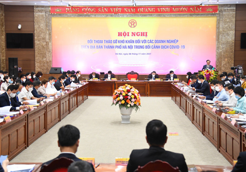 Sáng nay, 6-11, Thành ủy, UBND thành phố Hà Nội tổ chức Hội nghị “Đối thoại tháo gỡ khó khăn đối với các doanh nghiệp trên địa bàn thành phố Hà Nội trong bối cảnh dịch Covid-19”. Đồng chí Đinh Tiến Dũng, Ủy viên Bộ Chính trị, Bí thư Thành ủy, Trưởng đoàn đại biểu Quốc hội thành phố Hà Nội dự, phát biểu khai mạc Hội nghị.