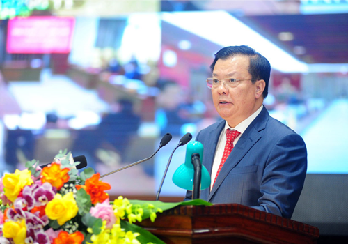 Phát biểu kết luận Hội nghị lần thứ sáu, Ban Chấp hành Đảng bộ thành phố Hà Nội diễn ra trong hai ngày 30-11 và 1-12, đồng chí Đinh Tiến Dũng, Ủy viên Bộ Chính trị, Bí thư Thành ủy, Trưởng đoàn đại biểu Quốc hội thành phố Hà Nội yêu cầu, song song với các biện pháp đồng bộ để đẩy nhanh tốc độ phục hồi kinh tế, cần xây dựng kế hoạch nội dung công việc, tiến độ cụ thể để tập trung triển khai các chủ trương lớn của Thành ủy ngay trong năm 2022, như dự án đường Vành đai 4, cải tạo chung cư cũ, lập quy hoạch phát triển và điều chỉnh quy hoạch chung...