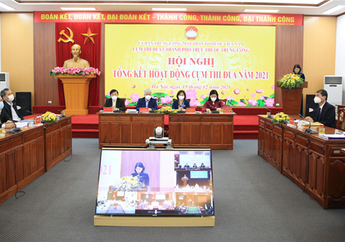 Chiều 15-12, tại Hà Nội, Ủy ban Trung ương Mặt trận Tổ quốc Việt Nam tổ chức Hội nghị tổng kết thi đua Cụm 5 thành phố trực thuộc Trung ương, gồm: Hà Nội, Hải Phòng, Đà Nẵng, Cần Thơ và thành phố Hồ Chí Minh. Chủ trì hội nghị có Bí thư Trung ương Đảng, Chủ tịch Ủy ban Trung ương Mặt trận Tổ quốc Việt Nam Đỗ Văn Chiến; Phó Chủ tịch Ủy ban Trung ương Mặt trận Tổ quốc Việt Nam Nguyễn Hữu Dũng; Ủy viên Trung ương Đảng, Phó Bí thư Thường trực Thành ủy Hà Nội Nguyễn Thị Tuyến; Ủy viên Ban Thường vụ Thành ủy, Chủ tịch Ủy ban Mặt trận Tổ quốc Việt Nam thành phố Hà Nội Nguyễn Lan Hương.