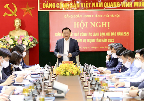 Chiều 23-12, Đảng đoàn HĐND thành phố Hà Nội tổ chức Hội nghị kiểm điểm kết quả công tác lãnh đạo, chỉ đạo năm 2021 và nhiệm vụ trọng tâm năm 2022. Đồng chí Đinh Tiến Dũng, Ủy viên Bộ Chính trị, Bí thư Thành ủy, Trưởng đoàn đại biểu Quốc hội thành phố Hà Nội dự và chỉ đạo tại Hội nghị. 