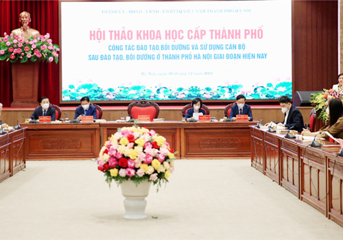 Sáng 3-12, Thành ủy, HĐND, UBND, Ủy ban Mặt trận Tổ quốc Việt Nam thành phố Hà Nội tổ chức Hội thảo khoa học cấp Thành phố về công tác đào tạo, bồi dưỡng và sử dụng cán bộ sau đào tạo, bồi dưỡng ở thành phố Hà Nội giai đoạn hiện nay.