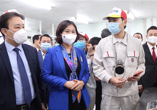 Phải kích hoạt các biện pháp phòng, chống dịch Covid-19 ở mức độ cao nhất nhằm bảo đảm an toàn cho người lao động trong hoạt động sản xuất, kinh doanh. Đây là chỉ đạo được đồng chí Nguyễn Thị Tuyến, Uỷ viên Trung ương Đảng, Phó bí thư Thường trực Thành uỷ nhấn mạnh trong buổi kiểm tra công tác phòng, chống dịch bệnh Covid-19 và thăm, động viên sản xuất đầu năm tại Khu công nghiệp Quang Minh sáng 17-2.