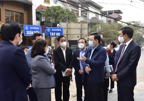 Ngày 16-2, đồng chí Vương Đình Huệ, Ủy viên bộ Chính trị, Bí thư Thành ủy, Trưởng đoàn đại biểu Quốc hội thành phố Hà nội đã  kiểm tra công tác phòng, chống dịch Covid-19 và phục vụ Tết Nguyên đán Tân Sửu trên địa bàn quận Tây Hồ. 