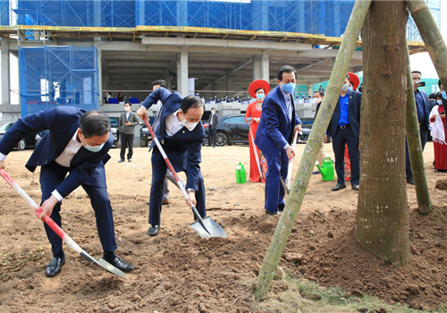 Sáng 18-2, tại khuôn viên công trình trụ sở Tòa án nhân dân thành phố Hà Nội (phường Đại Kim, quận Hoàng Mai, Hà Nội), Tòa án nhân dân Tối cao phối hợp với Tòa án nhân dân thành phố Hà Nội tổ chức lễ phát động “Tết trồng cây đời đời nhớ ơn Bác Hồ” Xuân Tân Sửu 2021 và hưởng ứng phong trào trồng 1 tỷ cây xanh của Thủ tướng Chính phủ.


