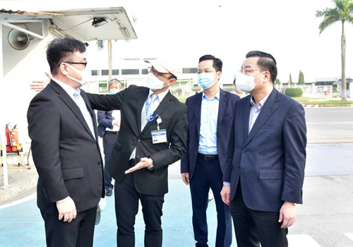 Sáng 20-2, đồng chí Chu Ngọc Anh, Uỷ viên Trung ương Đảng, Phó Bí thư Thành uỷ, Chủ tịch UBND Thành phố đã tới thăm, động viên sản xuất đầu năm và kiểm tra công tác phòng chống dịch ở công ty TNHH TOTO Việt Nam, Công ty CP Đầu tư thương mại và Dịch vụ quốc tế (Interserco) và Tập đoàn Công nghệ CMC.

