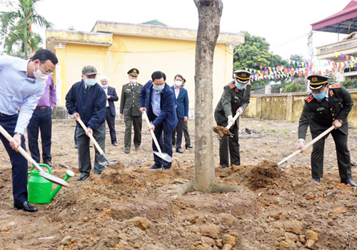 Sáng 22-2, tại huyện Sóc Sơn, Công an thành phố Hà Nội tổ chức Lễ phát động “Tết trồng cây đời đời nhớ ơn Bác Hồ”. Tham dự buổi Lễ có đồng chí Vương Đình Huệ, Ủy viên Bộ Chính trị, Bí thư Thành ủy, Trưởng đoàn đại biểu Quốc hội thành phố Hà Nội; Đại tướng Tô Lâm, Ủy viên Bộ Chính trị, Bộ trưởng Bộ Công an.

