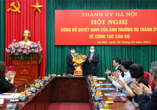 Tại HĐND Thành phố và Đảng ủy Khối các cơ quan Thành phố, đồng chí Nguyễn Ngọc Tuấn, Phó Bí thư Thành ủy, Chủ tịch HĐND Thành phố chủ trì Hội nghị công bố Quyết định của Thành ủy Hà Nội về công tác cán bộ.
