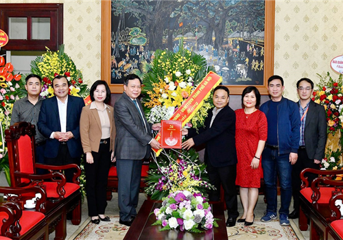 Chiều 10-3, Phó Bí thư Thành ủy Nguyễn Văn Phong đã đến chúc mừng báo Nhân Dân nhân dịp kỷ niệm 70 ra số đầu tiên (11/3/1951-11/3/2021). Cùng đi có đồng chí Bùi Huyền Mai, Ủy viên Ban Thường vụ, Trưởng Ban Tuyên giáo Thành ủy.
