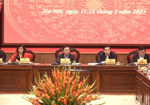 Buổi chiều, Hội nghị lần thứ ba, Ban Chấp hành Đảng bộ Thành phố đã nghe báo cáo và cho ý kiến đối với dự thảo các chương trình Công tác số 02, 05, 06, 07 và 09 của Thành uỷ Hà Nội khóa XVII.