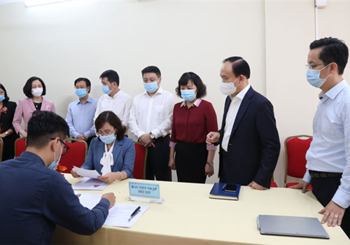 Chiều 12-3, Đoàn công tác số 3 của Ban Thường vụ Thành ủy Hà Nội và Đoàn giám sát của Thường trực HĐND Thành phố do Phó Bí thư Thành ủy, Chủ tịch HĐND Thành phố, Chủ tịch Ủy ban Bầu cử thành phố Hà Nội Nguyễn Ngọc Tuấn làm Trưởng đoàn đã làm việc với quận Hoàn Kiếm về công tác bầu cử đại biểu Quốc hội khóa XV và đại biểu HĐND các cấp nhiệm kỳ 2021-2026.