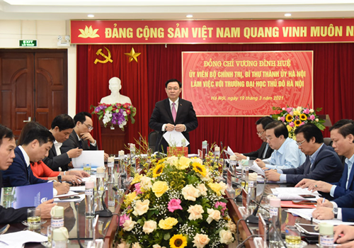 Sáng 19-3, GS.TS - Nhà giáo ưu tú Vương Đình Huệ, Ủy viên Bộ Chính trị, Bí thư Thành ủy, Trưởng đoàn đại biểu Quốc hội thành phố Hà Nội làm việc với Trường Đại học Thủ đô Hà Nội về kết quả thực hiện nhiệm vụ chính trị thời gian qua, nhiệm vụ trọng tâm thời gian tới.