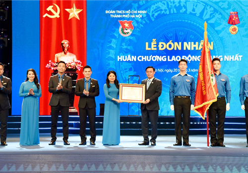 Sáng 20-3, đồng chí Vương Đình Huệ, Ủy viên Bộ Chính trị, Bí thư Thành ủy, Trưởng đoàn đại biểu Quốc hội thành phố Hà Nội đã tới dự Lễ kỷ niệm 90 năm Ngày thành lập Đoàn Thanh niên cộng sản Hồ Chí Minh (26/3/1931-26/3/2021) do Thành đoàn Hà Nội tổ chức tại Cung Văn hóa lao động hữu nghị Việt Xô.

