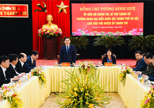 Chủ trì làm việc với huyện ủy Thanh Trì về kết quả thực hiện các nhiệm vụ chính trị thời gian qua, nhiệm vụ trọng tâm thời gian tới, đồng chí Vương Đình Huệ, Ủy viên Bộ Chính trị, Bí thư Thành ủy mong muốn Đảng bộ, chính quyền và nhân dân địa phương phát huy ý chí khát vọng để thực hiện được mục tiêu trở thành quận xanh, thông minh, hiện đại và giàu đẹp vào năm 2023. Cùng tham dự buổi làm việc có Uỷ viên Trung ương Đảng, Phó Bí thư Thường trực Thành ủy Nguyễn Thị Tuyến, lãnh đạo các ban Đảng Thành ủy và sở, ngành Thành phố.
