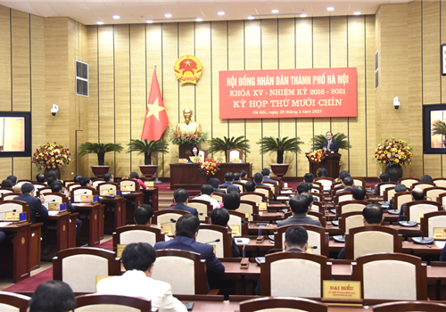Chiều 29-3, HĐND thành phố Hà Nội khóa XV tổ chức kỳ họp thứ mười chín - kỳ họp chuyên đề nhằm xem xét, quyết định một số nội dung thuộc thẩm quyền. Dự kỳ họp có các đồng chí: Nguyễn Thị Tuyến, Ủy viên Trung ương Đảng, Phó Bí thư Thường trực Thành ủy; Chu Ngọc Anh, Ủy viên Trung ương Đảng, Phó Bí thư Thành ủy, Chủ tịch UBND Thành phố; Nguyễn Ngọc Tuấn, Phó Bí thư Thành ủy, Chủ tịch HĐND Thành phố; Nguyễn Lan Hương, Ủy viên Ban Thường vụ Thành ủy, Chủ tịch  Ủy ban Mặt trận Tổ quốc Việt Nam Thành phố.