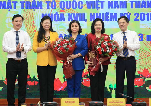 Sáng 31-3, Ủy ban Mặt trận Tổ quốc Việt Nam thành phố Hà Nội đã tổ chức Hội nghị giao ban công tác Mặt trận quý I, triển khai nhiệm vụ công tác quý II-2021. Dự Hội nghị có các đồng chí: Nguyễn Thị Tuyến, Ủy viên Trung ương Đảng, Phó Bí thư Thường trực Thành ủy Hà Nội; Ngô Thị Thanh Hằng, nguyên Ủy viên Trung ương Đảng, nguyên Phó Bí thư Thường trực Thành ủy Hà Nội; Nguyễn Lan Hương, Ủy viên Ban Thường vụ Thành ủy, Chủ tịch Ủy ban Mặt trận Tổ quốc Việt Nam thành phố Hà Nội; Nguyễn Mạnh Quyền, Phó Chủ tịch UBND thành phố Hà Nội.


