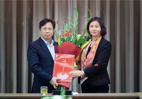 Chiều 5-3, đồng chí Nguyễn Thị Tuyến, Ủy viên Trung ương Đảng, Phó Bí thư Thường trực Thành ủy Hà Nội đã chủ trì Lễ công bố và trao Quyết định về công tác cán bộ tại Ban Dân vận Thành ủy Hà Nội. Cùng dự có Ủy viên Ban Thường vụ Thành ủy, Trưởng ban Dân vận Thành ủy Hà Nội Nguyễn Doãn Toản; đại diện các ban Đảng Thành ủy và lãnh đạo huyện Quốc Oai.