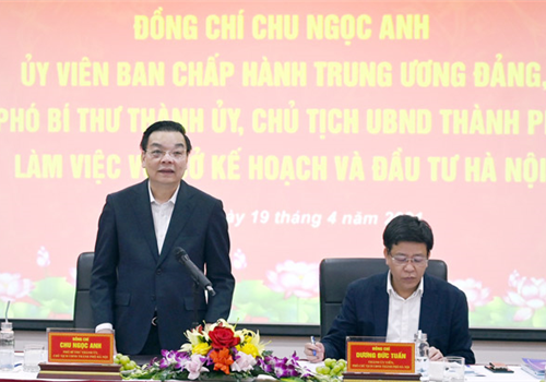 Sáng 19-4, đồng chí Chu Ngọc Anh, Ủy viên Trung ương Đảng, Phó Bí thư Thành ủy, Chủ tịch UBND thành phố Hà Nội đã làm việc với Sở Kế hoạch và Đầu tư Hà Nội về kết quả công tác quý I và nhiệm vụ trọng tâm những tháng còn lại của năm 2021. Cùng dự có Phó Chủ tịch UBND thành phố Hà Nội Dương Đức Tuấn và lãnh đạo các sở, ngành.