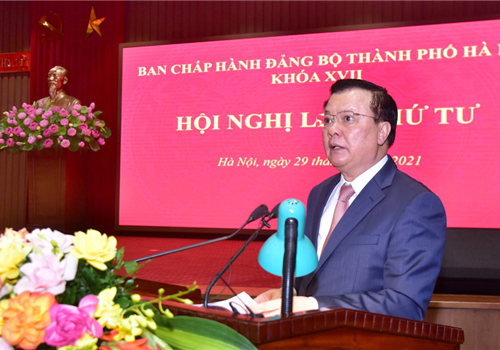 Sáng 29-4, dưới sự chủ trì của đồng chí Đinh Tiến Dũng, Ủy viên Bộ Chính trị, Bí thư Thành ủy và các đồng chí Phó Bí thư Thành ủy, Ban Chấp hành Đảng bộ thành phố Hà Nội khóa XVII tiến hành Hội nghị lần thứ tư để xem xét, thông qua 2 nội dung quan trọng là Chương trình hành động của Đảng bộ Thành phố thực hiện Nghị quyết Đại hội đại biểu toàn quốc lần thứ XIII của Đảng và Nghị quyết của Ban Chấp hành Đảng bộ Thành phố về tập trung xây dựng và nâng cao đội ngũ cán bộ các cấp, nhiệm kỳ 2020-2025.
