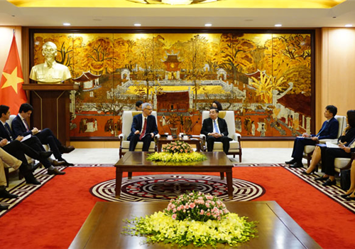 Ngày 1-4, Ủy viên Trung ương Đảng, Phó Bí thư Thành ủy, Chủ tịch UBND thành phố Hà Nội Chu Ngọc Anh đã tiếp Đại sứ Cộng hòa Pháp tại Việt Nam Nicolas Warnery tới chào xã giao và thảo luận các vấn đề hợp tác hai bên cùng quan tâm. 