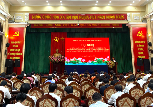 Sáng 2-4, Đảng ủy Khối các cơ quan Thành phố Hà Nội tổ chức Hội nghị sơ kết 5 năm thực hiện Chỉ thị số 05 năm 2016 của Bộ Chính trị khóa XII về “Đẩy mạnh học tập và làm theo tư tưởng, đạo đức, phong cách Hồ Chí Minh”. Phó Bí thư Thành ủy Nguyễn Văn Phong tới dự và phát biểu chỉ đạo.