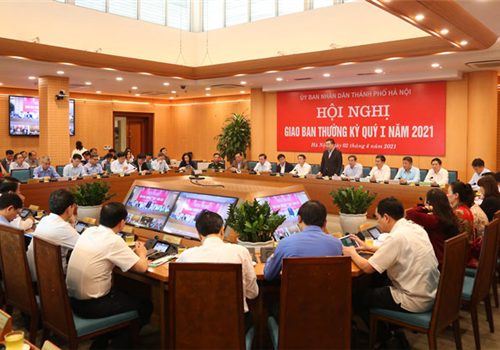 Chủ trì Hội nghị giao ban trực tuyến thường kỳ quý I năm 2021 diễn ra vào chiều 2-4, đồng chí Chu Ngọc Anh, Uỷ viên Trung ương Đảng, Phó Bí thư Thành uỷ, Chủ tịch UBND Thành phố hoan nghênh những kết quả toàn Thành phố đạt được trong quý I, nhấn mạnh đây là tiền đề để các cấp các ngành tiếp tục thực hiện quyết liệt mục tiêu kép, đảm bảo tốc độ tăng trưởng kinh tế Thành phố quý II, tạo đà tăng trưởng cho các quý tiếp theo.

