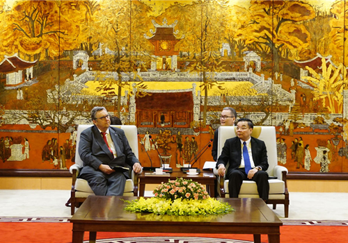 Ngày 1-4, Ủy viên Trung ương Đảng, Phó Bí thư Thành ủy, Chủ tịch UBND thành phố Hà Nội Chu Ngọc Anh đã tiếp Đại sứ Phần Lan tại Việt Nam Kari Kahiluoto tới chào xã giao và thảo luận về hoạt động đầu tư của các doanh nghiệp Phần Lan trên địa bàn.