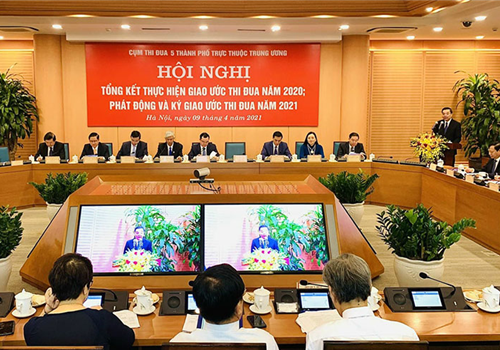Sáng 9-4, tại Hà Nội, Cụm thi đua 5 thành phố trực thuộc Trung ương (Hà Nội, thành phố Hồ Chí Minh, Hải Phòng, Đà Nẵng, Cần Thơ) tổ chức Hội nghị tổng kết thực hiện giao ước thi đua năm 2020, phát động và ký giao ước thi đua năm 2021.

