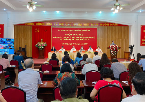 Sáng 11-5, tại trụ sở UBND quận Cầu Giấy, Ủy ban Mặt trận Tổ quốc Việt Nam thành phố Hà Nội tổ chức Hội nghị tiếp xúc giữa cử tri quận Cầu Giấy với người ứng cử đại biểu Quốc hội khóa XV. Hội nghị được tổ chức trực tuyến tới 8 điểm cầu trên địa bàn Quận.