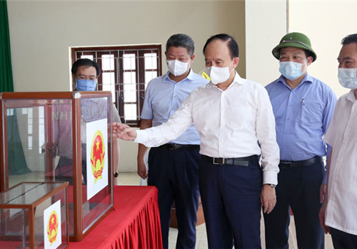 Chiều 11-5, Phó Bí thư Thành ủy, Chủ tịch HĐND Thành phố, Chủ tịch Ủy ban Bầu cử thành phố Hà Nội Nguyễn Ngọc Tuấn đã kiểm tra công tác bầu cử và công tác phòng, chống dịch Covid-19 trên địa bàn huyện Thường Tín.