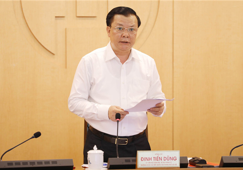 Chỉ đạo các địa phương áp dụng mô hình cách ly “3 lớp” khi phát hiện ca mắc Covid-19, Ủy viên Bộ Chính trị, Bí thư Thành ủy Hà Nội Đinh Tiến Dũng lưu ý, chỉ phong tỏa theo điểm nhỏ, cách ly nhưng không cực đoan, phải linh hoạt, sáng tạo, với các giải pháp phù hợp từng đặc điểm, điều kiện, thời điểm của từng địa bàn.