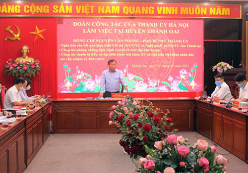 Chiều 13-5, tại trụ sở Huyện ủy Thanh Oai, Phó Bí thư Thành ủy Hà Nội Nguyễn Văn Phong, Trưởng ban Chỉ đạo thực hiện Chỉ thị số 15-CT/TU và Nghị quyết số 15-NQ/TU của Thành ủy chủ trì buổi làm việc với tập thể Thường trực Huyện ủy Thanh Oai và các đơn vị liên quan; nghe báo cáo kết quả giải quyết các vụ việc tồn đọng, phức tạp; công tác phòng, chống dịch Covid-19 và công tác bầu cử đại biểu Quốc hội khóa XV và đại biểu HĐND các cấp nhiệm kỳ 2021-2026 trên địa bàn Huyện.