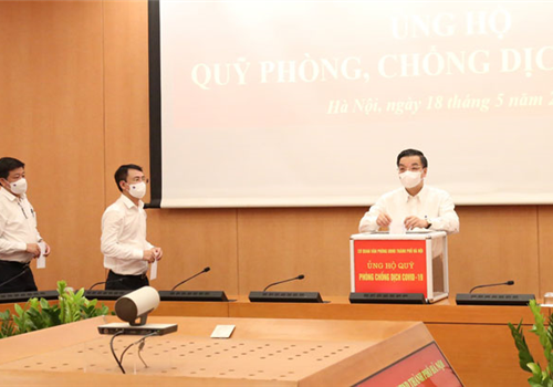 Sáng 18-5, Cơ quan Văn phòng UBND thành phố Hà Nội ủng hộ Quỹ phòng, chống dịch Covid-19.