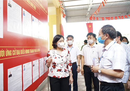 Chiều 19-5, Ủy viên Trung ương Đảng, Phó Bí thư Thường trực Thành ủy, Phó Trưởng Ban chỉ đạo bầu cử Thành phố, Phó Chủ tịch Ủy ban Bầu cử Thành phố Nguyễn Thị Tuyến đi kiểm tra công tác chuẩn bị bầu cử đại biểu Quốc hội khóa XV và đại biểu HĐND các cấp nhiệm kỳ 2021-2026 trên địa bàn huyện Chương Mỹ.