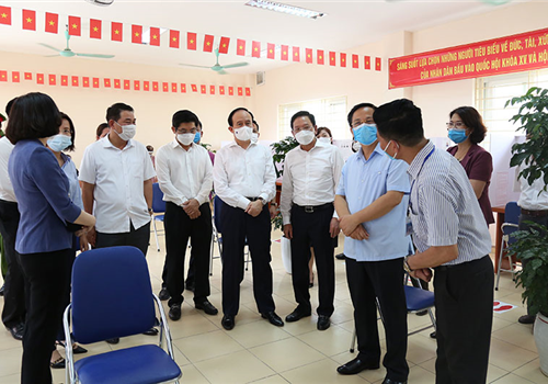 Sáng 21-5, Đoàn kiểm tra của Ủy ban Bầu cử thành phố Hà Nội do Phó Bí thư Thành ủy, Chủ tịch HĐND thành phố, Chủ tịch Ủy ban Bầu cử thành phố Nguyễn Ngọc Tuấn làm Trưởng đoàn đã đi kiểm tra công tác chuẩn bị bầu cử tại hai quận Thanh Xuân và Nam Từ Liêm.