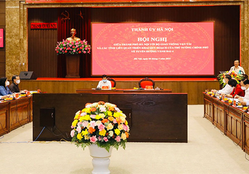 Chiều 6-5, đồng chí Đinh Tiến Dũng, Ủy viên Bộ Chính trị, Bí thư Thành ủy chủ trì Hội nghị giữa Thành phố Hà Nội với Bộ Giao thông vận tải và các tỉnh liên quan để thống nhất về định hướng, quy hoạch, phương án đầu tư xây dựng tuyến đường vành đai 4 trình Thủ tướng Chính phủ phê duyệt.